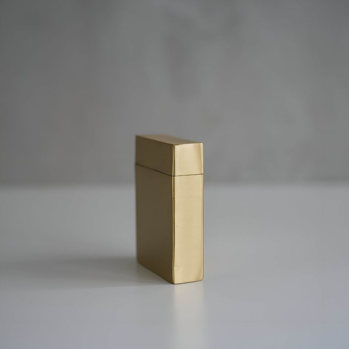 Custom Modern Style Aluminum Card Case Gold Playing Cards Box for Trading Card Storage New Product Ideas 2025