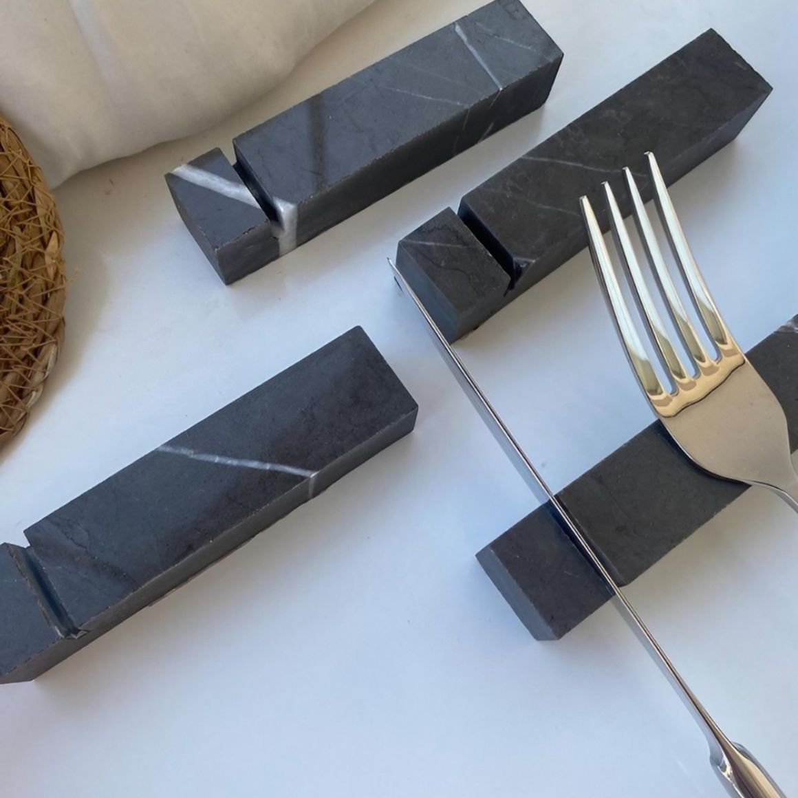 Hotselling Eco-Friendly Marble Spoon Fork Knife Rest Set Dishwasher Safe Handmade Luxury Tableware Utensil Holder Dining Decor